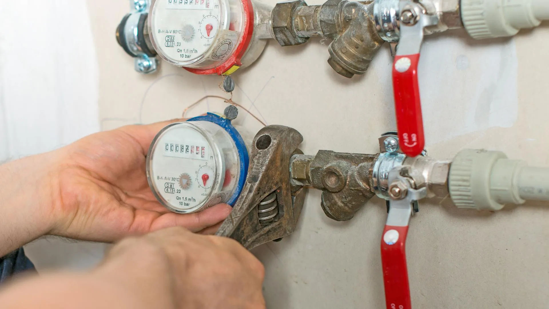 Особенности замены и установки счетчиков учета расхода воды в многоквартирных домах